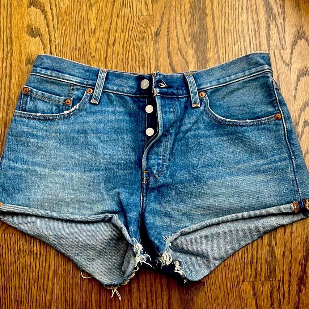 Like New! Levi’s 501 Denim Shorts